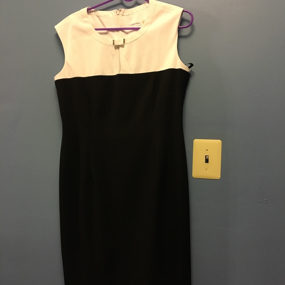 Color-block Calvin Klein! - Picture 2 of 2